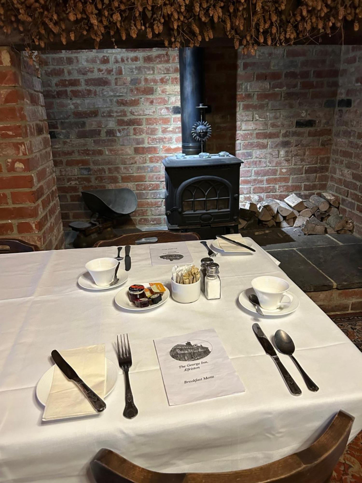 The George Inn 알프리스톤 외부 사진